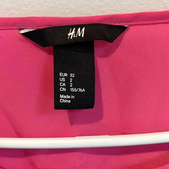 Sequin front H&M size 2 XS silky back tee - Picture 3 of 3